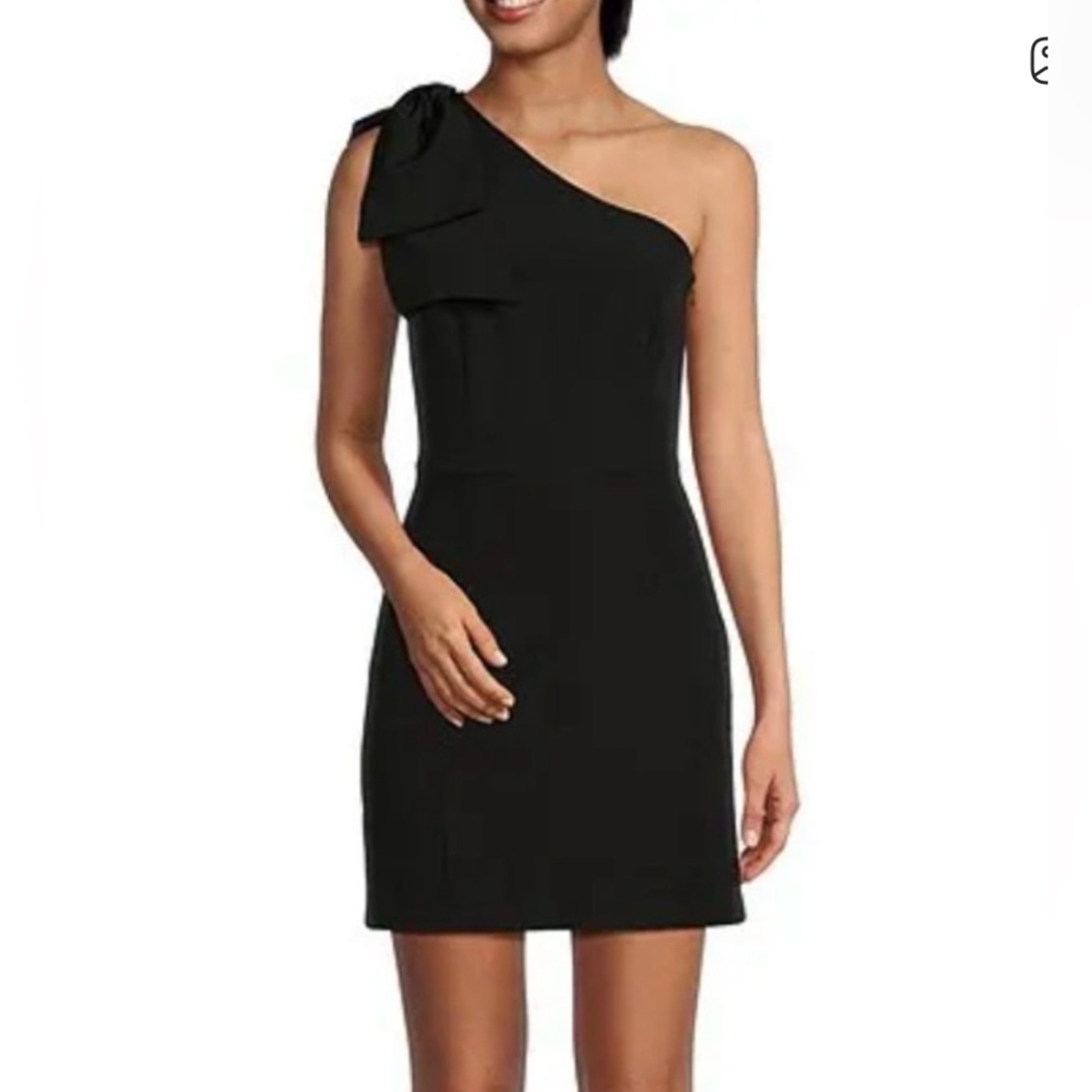 Gianni Bini - Deliah One Bow Shoulder Sleeveless Sheath Crepe Mini Dress.
